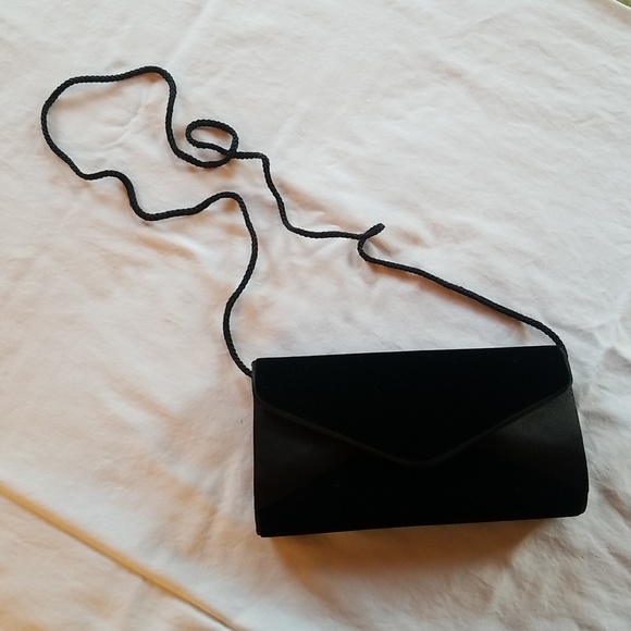 La Regale Black Velvet/Satin Clutch - Picture 3 of 9